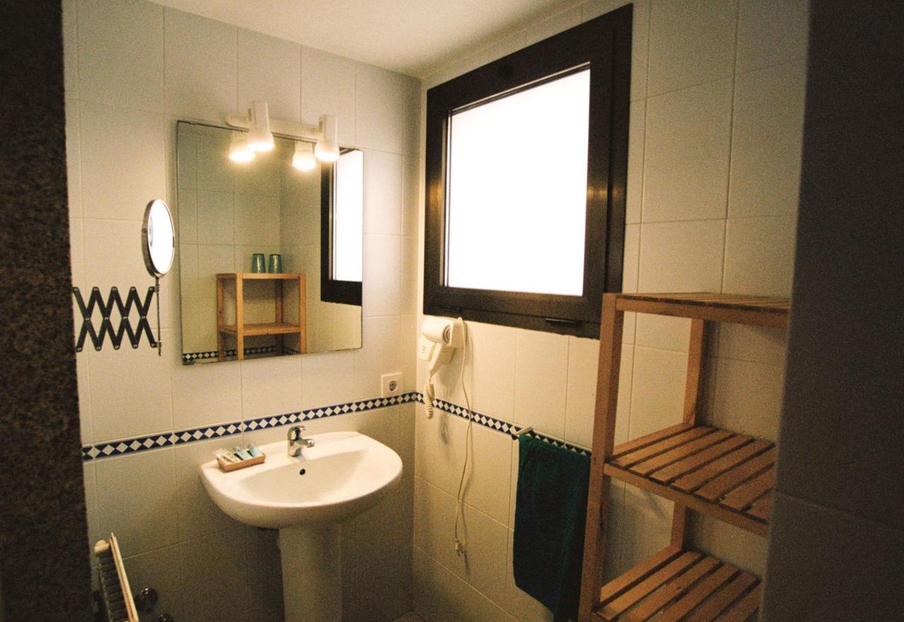 Hostal De L'Aigua Sant Llorenc de la Muga Buitenkant foto