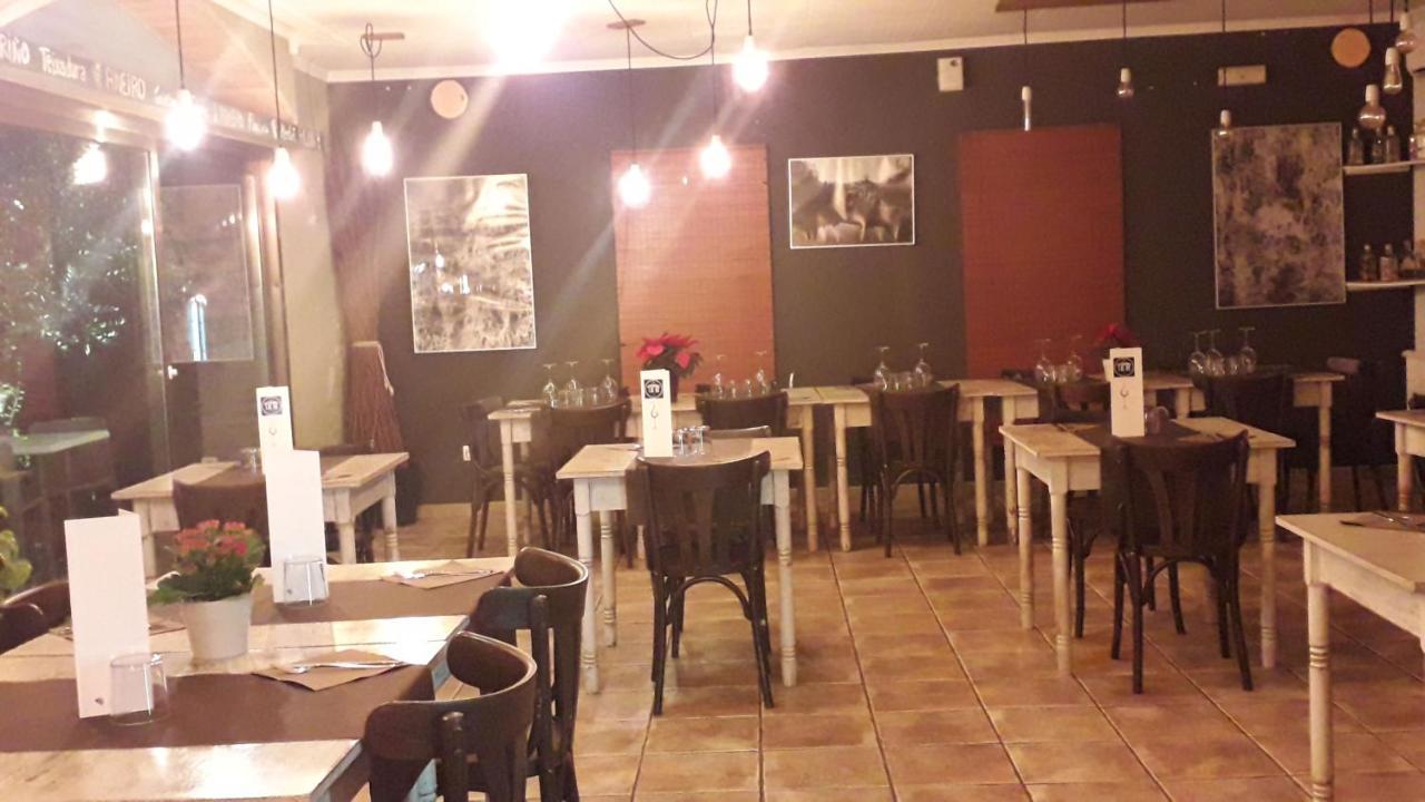 Hostal De L'Aigua Sant Llorenc de la Muga Buitenkant foto